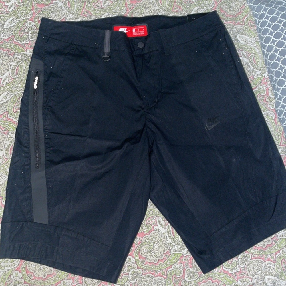 BNWT Nike slim fit, black, we/dry “hybrid” style shorts size 34 in men’s sizes. - Picture 3 of 9